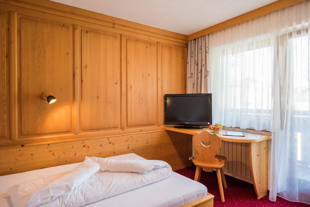 Hotel Tiroler Herz Hinterhornbach Екстериор снимка